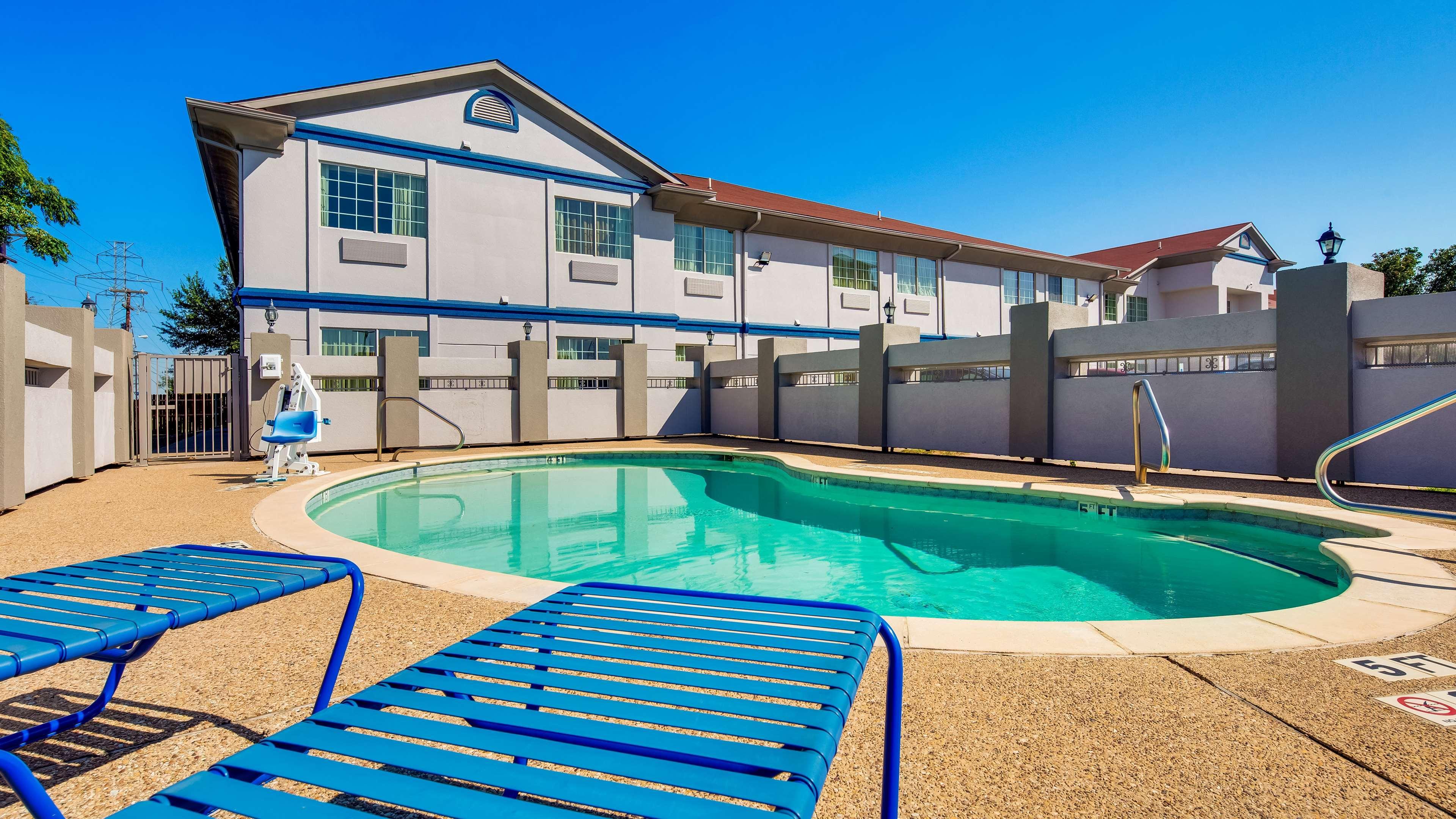 Surestay Plus By Best Western Fort Worth Benbrook Экстерьер фото