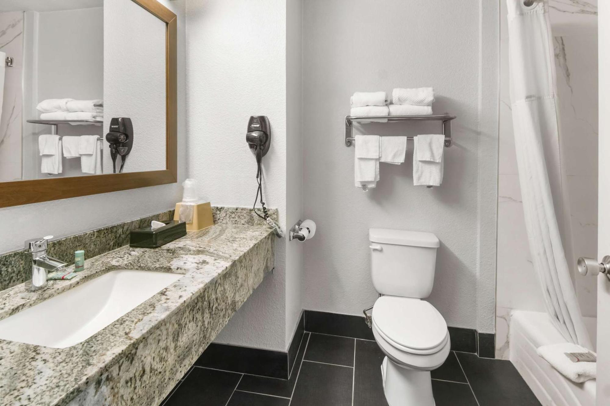 Surestay Plus By Best Western Fort Worth Benbrook Экстерьер фото