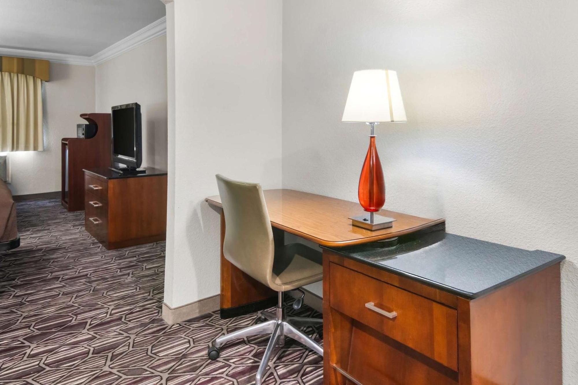 Surestay Plus By Best Western Fort Worth Benbrook Экстерьер фото