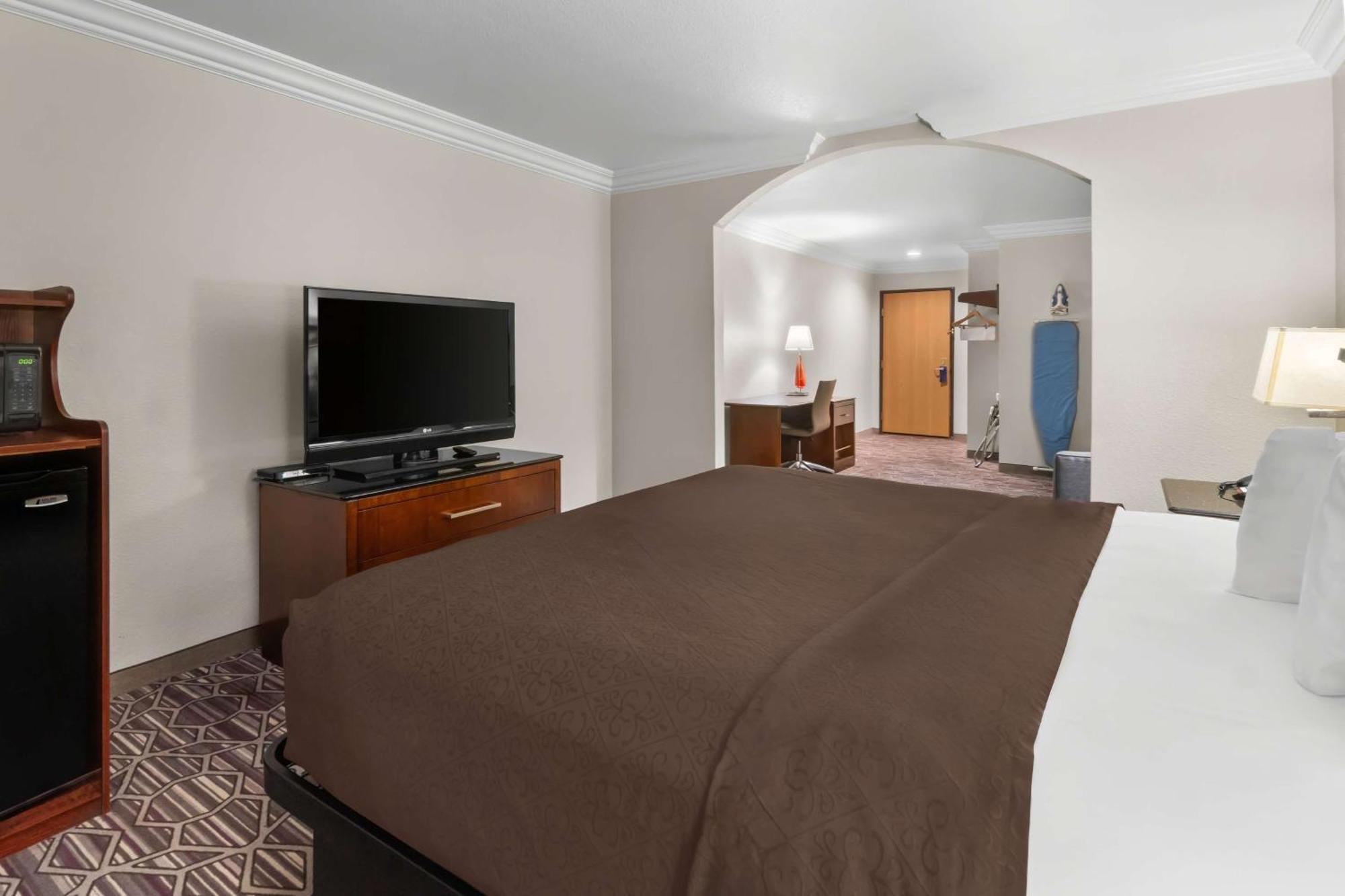 Surestay Plus By Best Western Fort Worth Benbrook Экстерьер фото