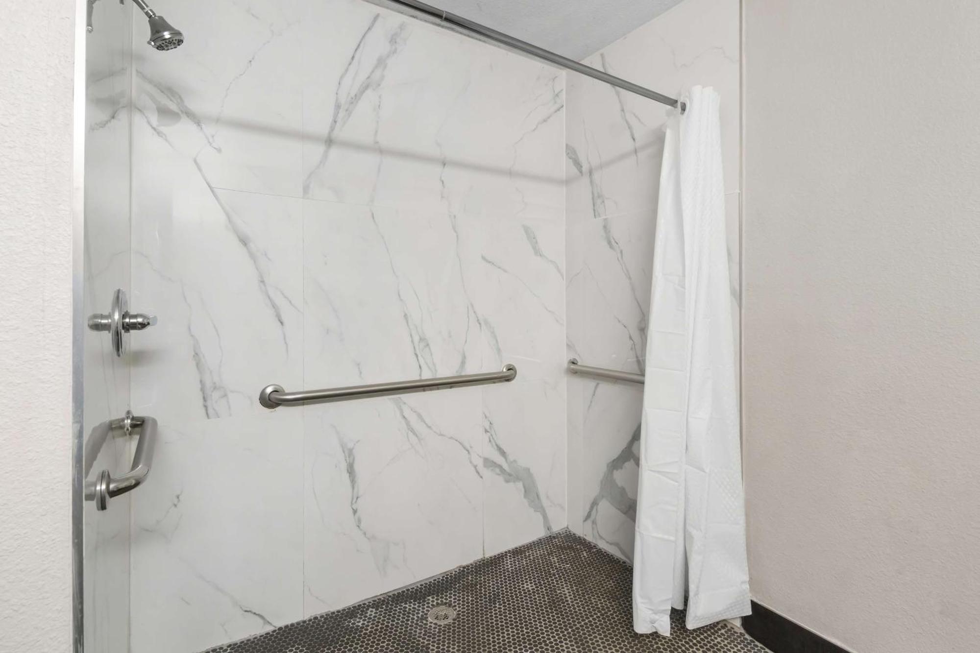 Surestay Plus By Best Western Fort Worth Benbrook Экстерьер фото