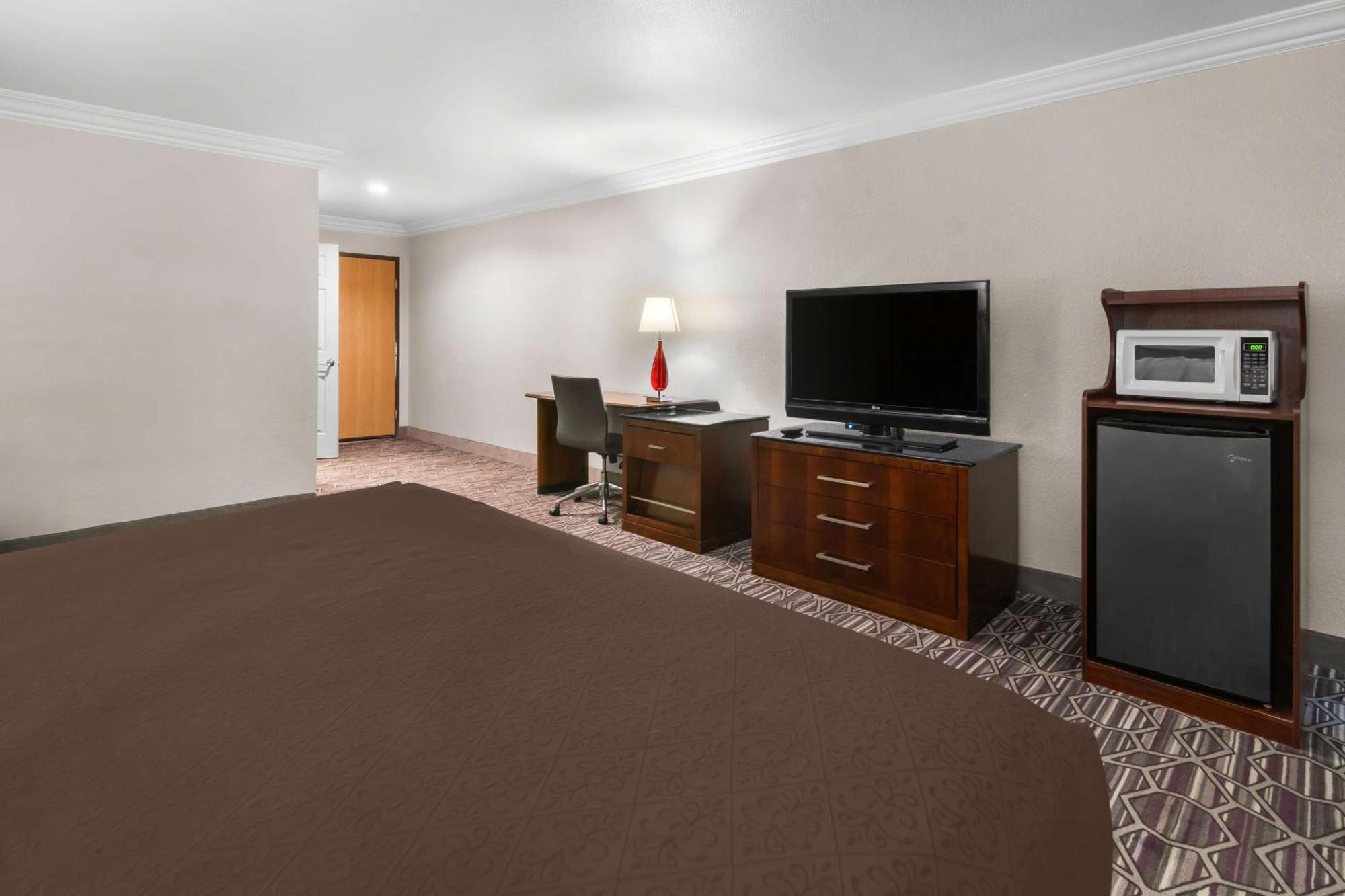 Surestay Plus By Best Western Fort Worth Benbrook Экстерьер фото