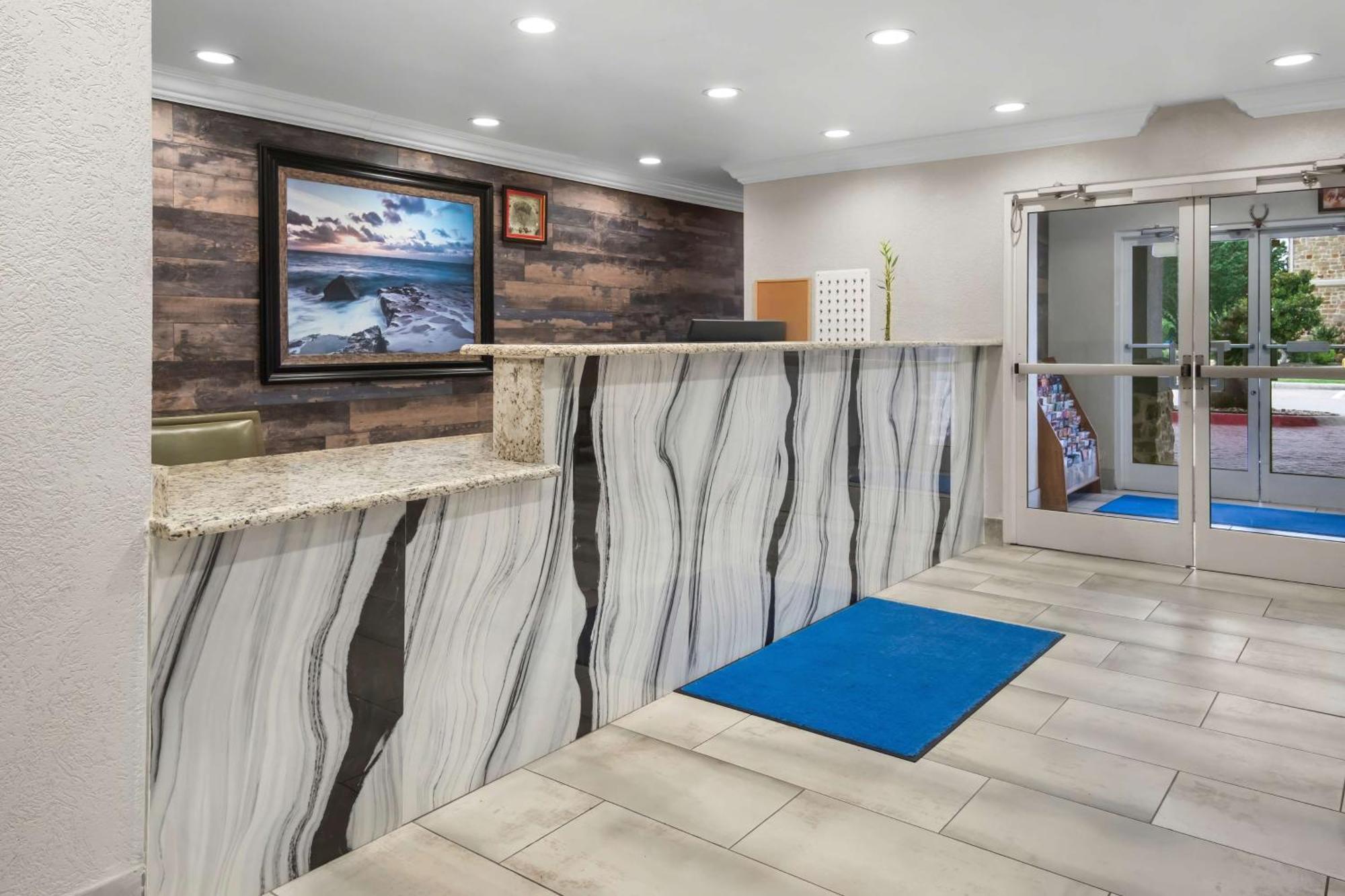 Surestay Plus By Best Western Fort Worth Benbrook Экстерьер фото