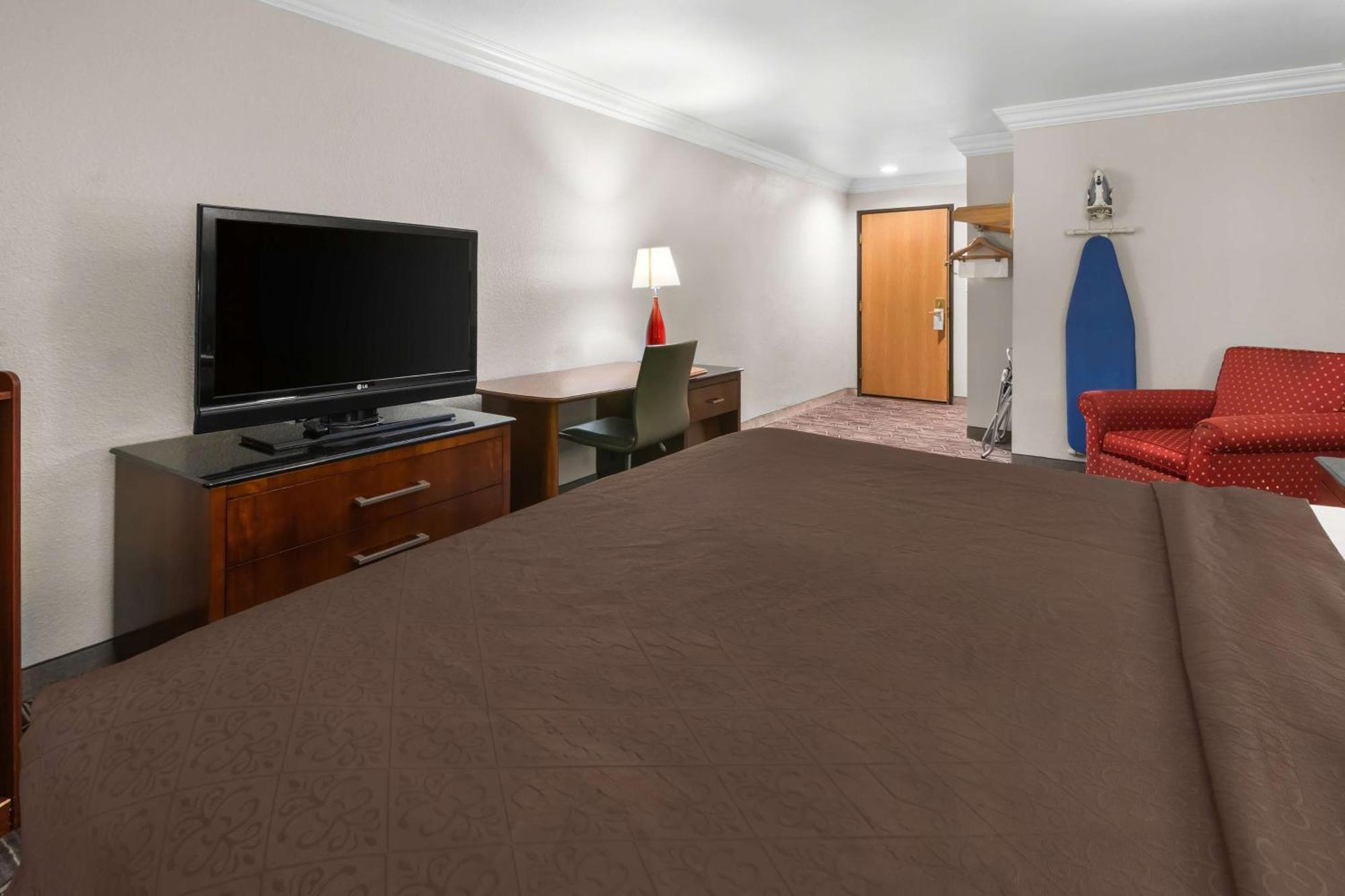 Surestay Plus By Best Western Fort Worth Benbrook Экстерьер фото