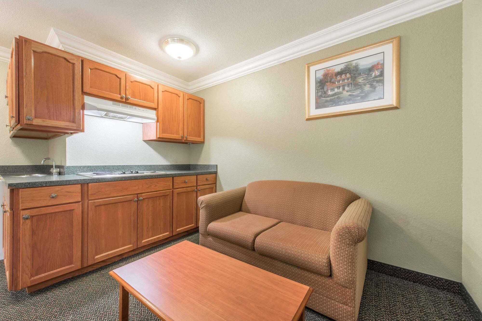 Surestay Plus By Best Western Fort Worth Benbrook Экстерьер фото