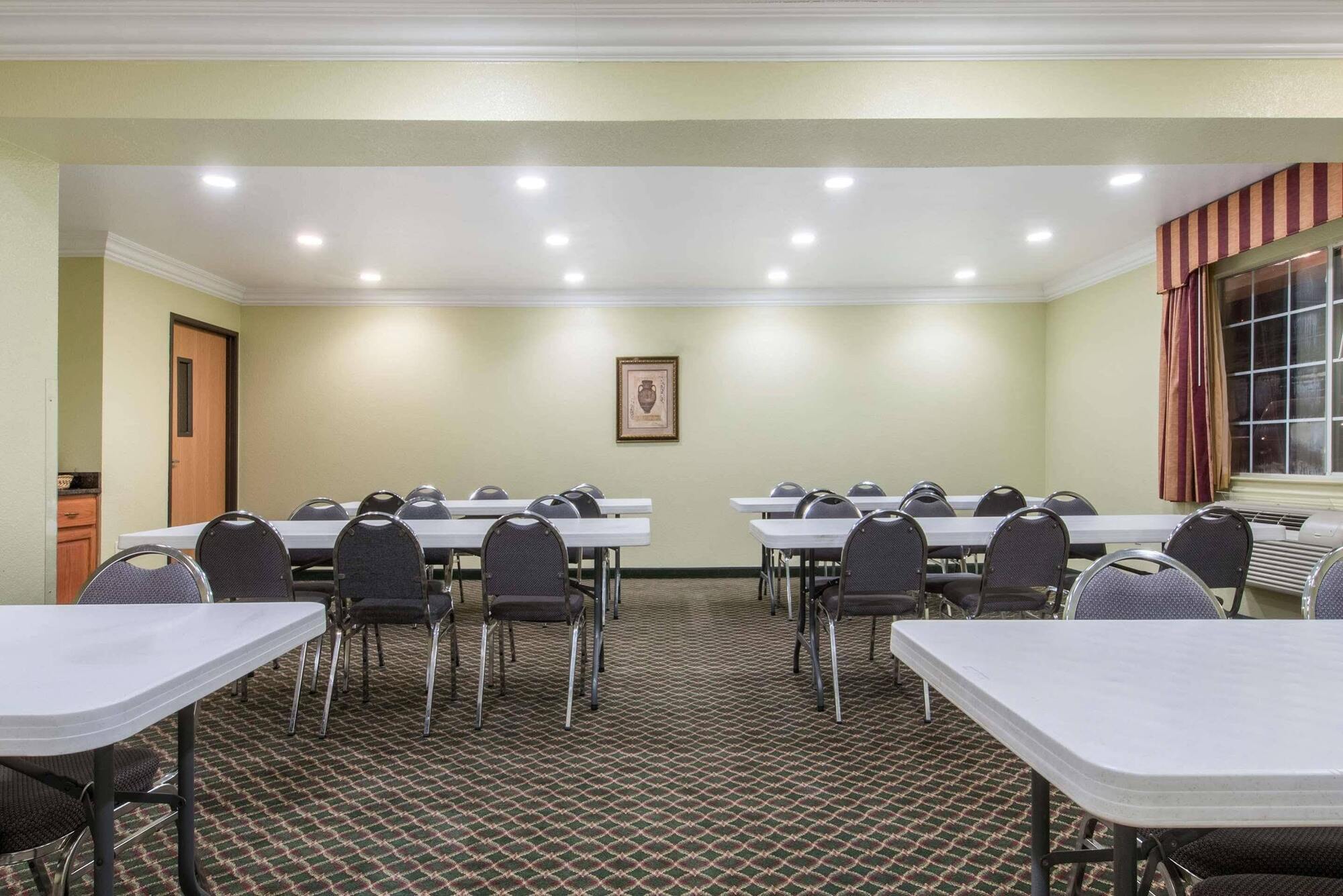 Surestay Plus By Best Western Fort Worth Benbrook Экстерьер фото