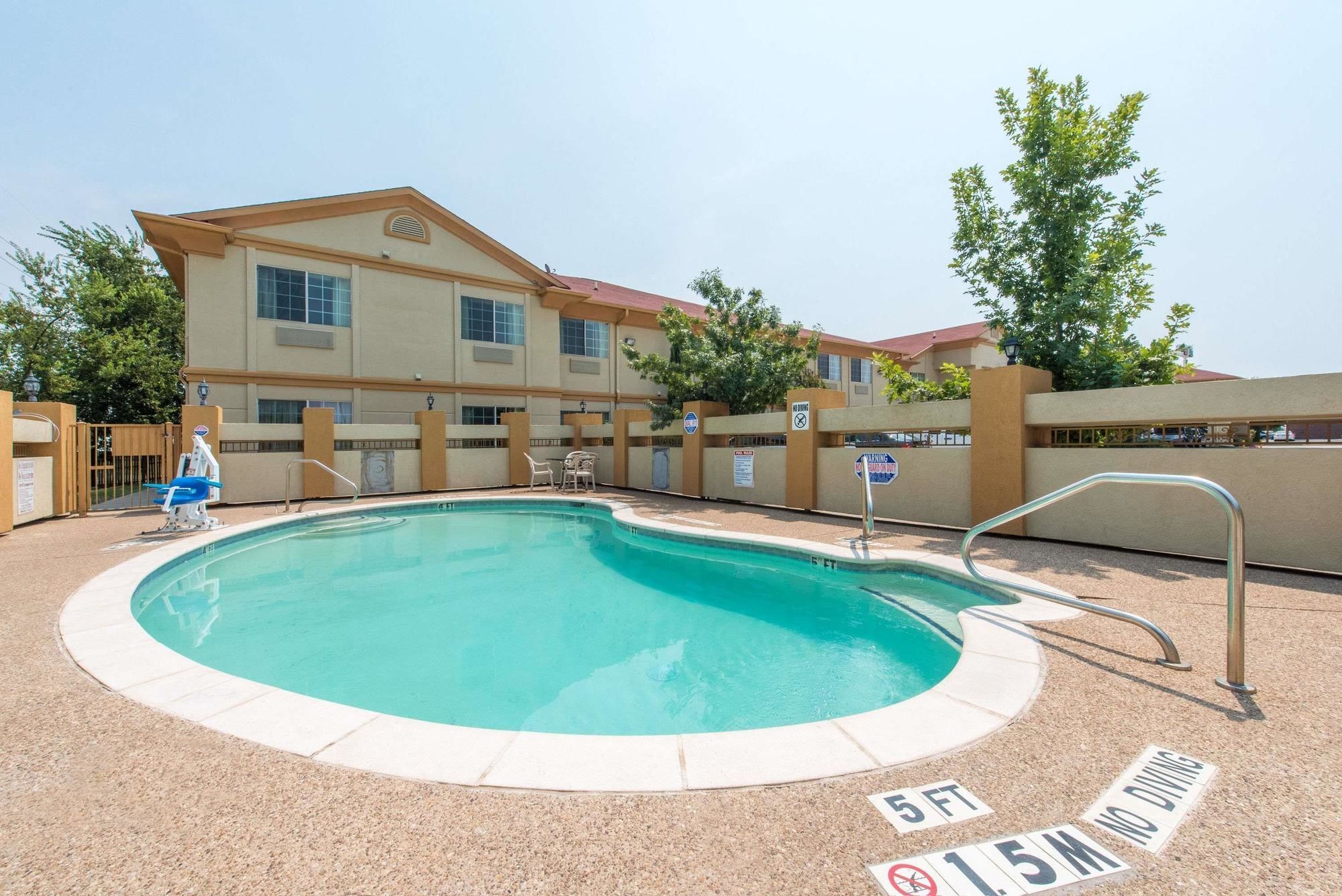 Surestay Plus By Best Western Fort Worth Benbrook Экстерьер фото